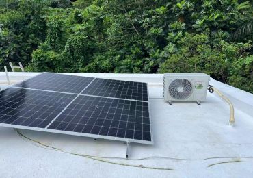 Sistema de ar condicionado solar de 12.000 BTU e 18.000 BTU em Porto Rico
    