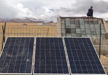 Sistema fotovoltaico de abastecimento de água de 0,37 kw no Tibete