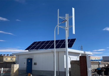 Projeto híbrido eólico-solar de 15kVA em Qinghai
    