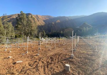 O projeto de irrigação de bombeamento de água solar de 1,2 MW no distrito de Dongchuan, Kunming, Yunnan está em pleno andamento